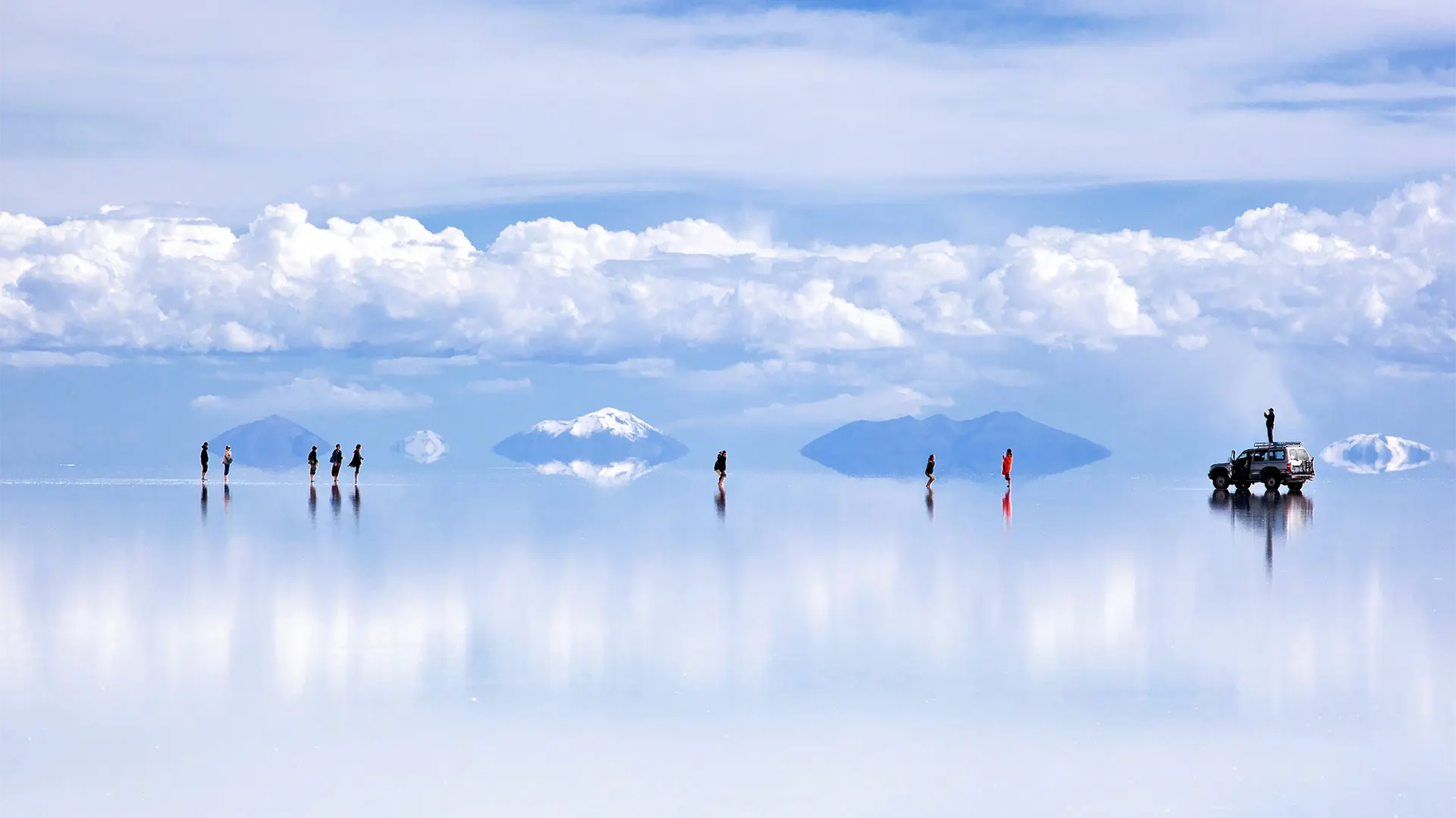 Uyuni: The Mirror of the Sky – Bolivia’s Dazzling Salt Flats